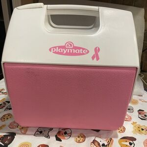 Igloo Playmate Pink Lunch Cooler 7 Quart